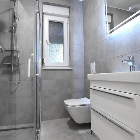 Garden Leoma With Free Parking! Daire Zadar