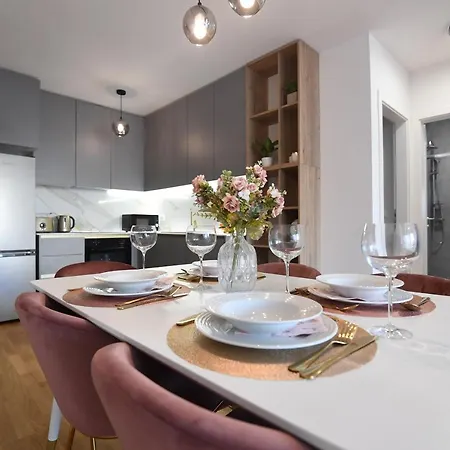 Garden Leoma With Free Parking! Daire *