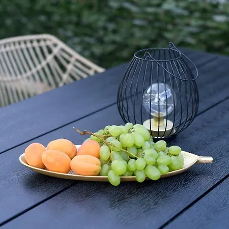 Garden Leoma With Free Parking! Διαμέρισμα