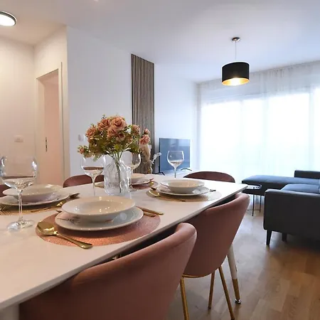 Garden Leoma With Free Parking! Διαμέρισμα Ζαντάρ