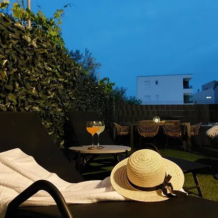Garden Leoma With Free Parking! Daire Zadar