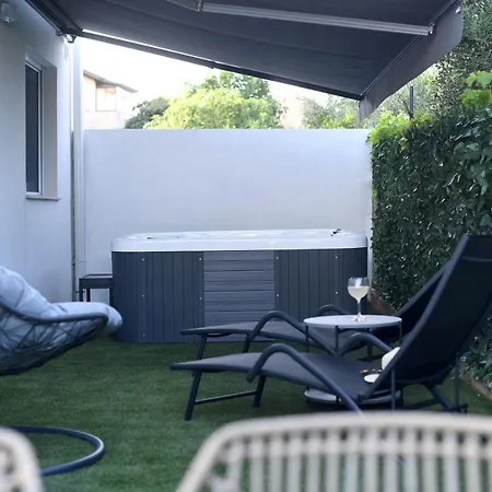 Garden Leoma With Free Parking! Διαμέρισμα Ζαντάρ