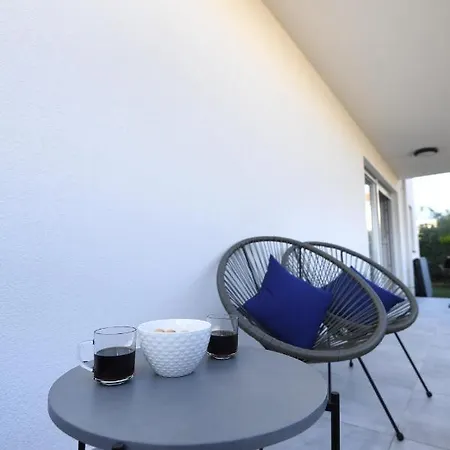 Garden Leoma With Free Parking! * Ζαντάρ