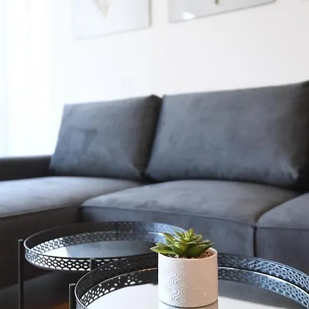 Garden Leoma With Free Parking! Apartment *