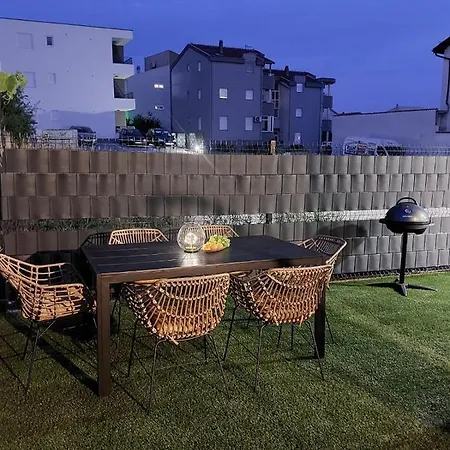 Apartment Garden Leoma With Free Parking! *