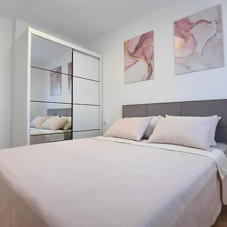 Garden Leoma With Free Parking! *