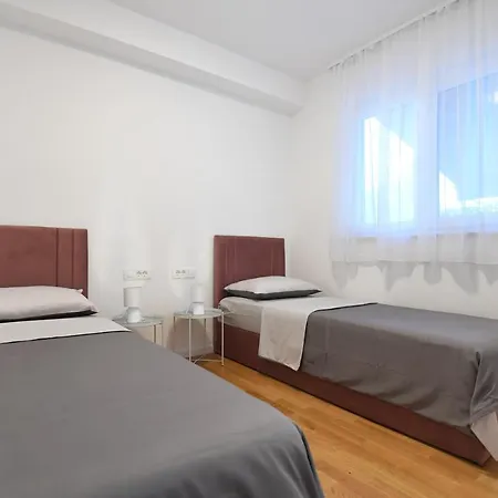 Garden Leoma With Free Parking!