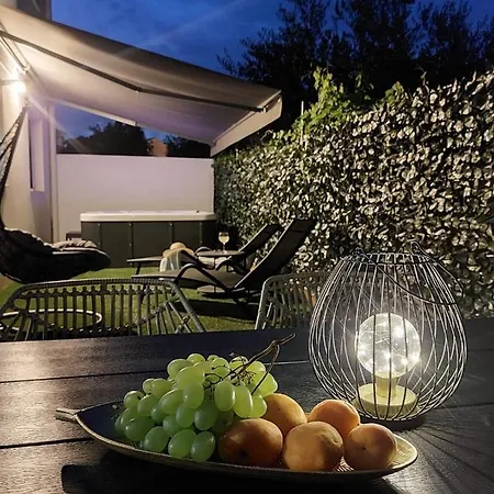 Garden Leoma With Free Parking!