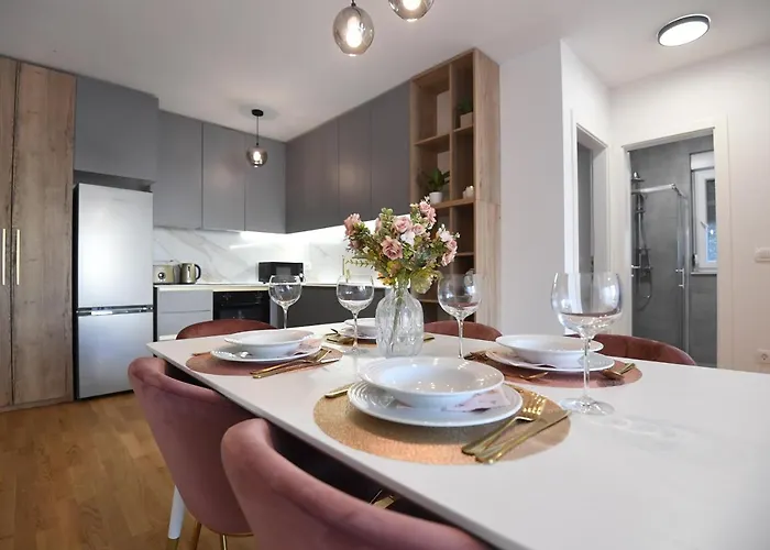 Garden Leoma With Free Parking! דירה *
