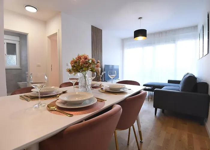 Garden Leoma With Free Parking! דירה זאדאר