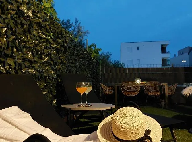 Garden Leoma With Free Parking! דירה זאדאר