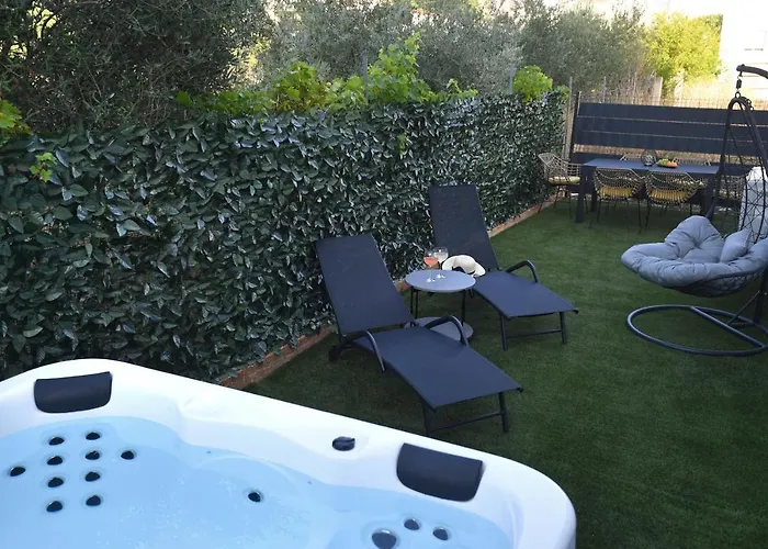 Garden Leoma With Free Parking! דירה זאדאר