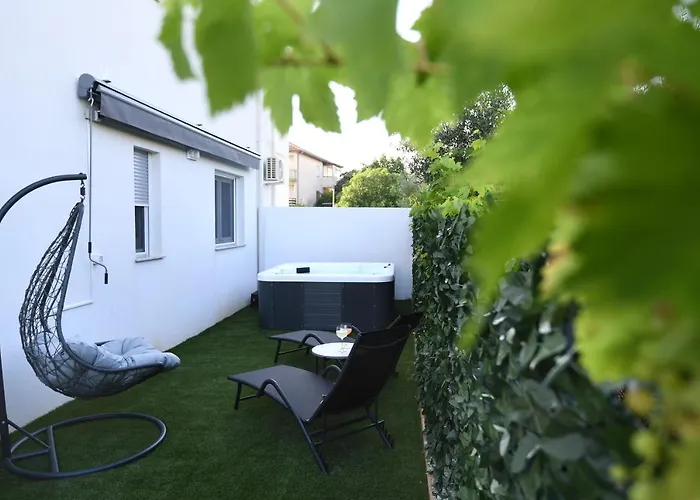 Garden Leoma With Free Parking! * זאדאר